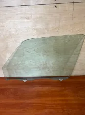 Стекло двери Nissan Patrol