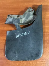 Брызговик Nissan NP300