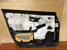 Обшивка боковой двери Toyota Prius