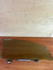 Стекло двери Toyota Prius