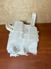 Бачок стеклоомывателя Toyota Prius