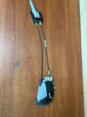 Замок боковой двери Toyota Prius