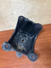 Крепление запасного колеса Toyota Rav4