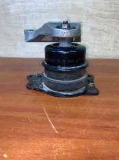 Подушка двигателя Skoda Rapid