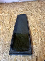 Форточка двери Nissan Patrol