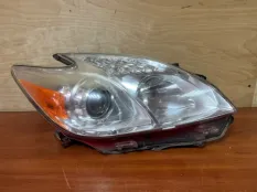 Фара Toyota Prius