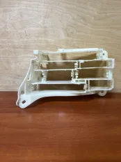 Кронштейн блока управления двигателем Toyota Prius