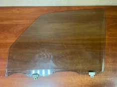 Стекло двери Nissan Patrol