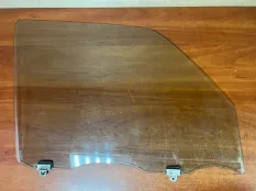 Стекло двери Nissan Patrol