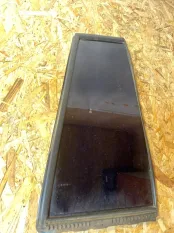 Форточка двери Nissan Patrol