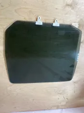 Стекло двери Nissan NP300