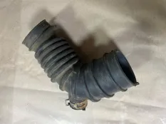 Патрубок воздушного фильтра Mitsubishi Outlander