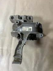 Подушка двигателя Volkswagen Tiguan