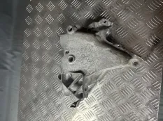 Кронштейн двигателя Skoda Octavia A7