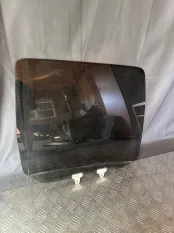 Стекло двери Nissan NP300