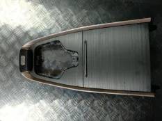 Консоль центральная Omoda C5