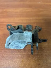 Подушка двигателя Toyota Prius