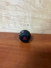 Кнопка аварийной сигнализации Toyota Rav4