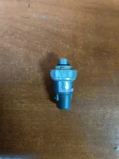 Датчик давления компрессора кондиционера Toyota Prius