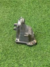 Кронштейн двигателя левый Mercedes-Benz C-Class