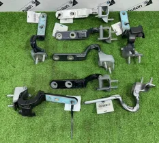 Петля крышки багажника левая Mercedes-Benz