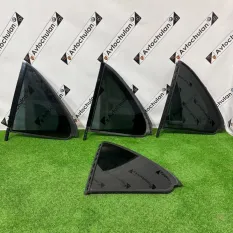 Форточка двери задняя левая Mercedes-Benz