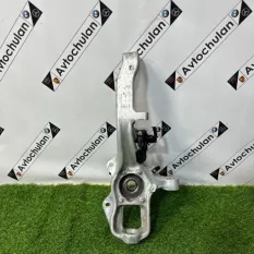 Кулак поворотный передний левый Mercedes-Benz