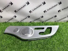 Декоративная накладка передняя правая