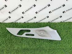 Декоративная накладка передняя правая