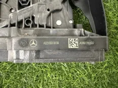 Замок двери передний левый Mercedes-Benz E-Class
