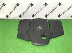 Декоративная крышка двигателя Mercedes-Benz