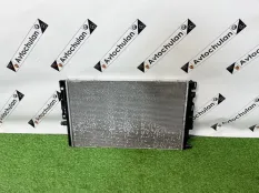 Радиатор охлаждения двигателя Mercedes-Benz