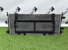 Радиатор охлаждения двигателя Mercedes-Benz