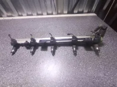 Топливная рампа Volvo S80 30757534 B5254T