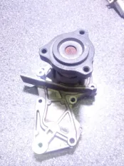 Помпа Ford Focus 3 DS7G8501AA 1.5 ECOBOOST