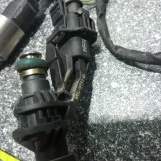 Форсунка топливная Ford Focus BM5G9F593BA ECOBOOST
