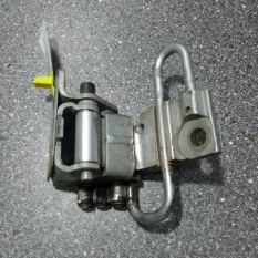 Петля двери Audi A6 8E0831412B BDW