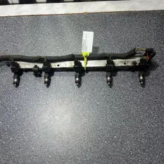 Топливная рампа с форсунками Volvo S80 30757534 B5254T