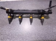 Топливная рампа с форсунками Kia Rio 0K30E13250 A5D