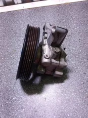 Насос гидроусилителя руля Kia Sorento 571002P010 XM D4HB