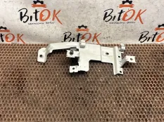 Кронштейн декоративной крышки ДВС BMW 5