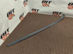 Молдинг лобового стекла BMW 3