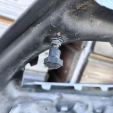 Упор капота BMW X5
