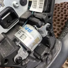 Вибромоторчик в руль BMW 7
