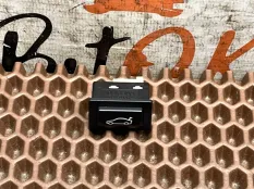 Кнопка открывания багажника BMW 5