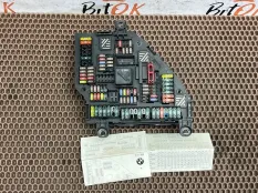 Блок предохранителей в багажнике BMW 5