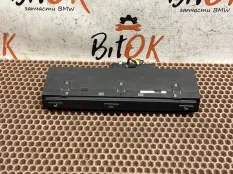 Блок кнопок в центральной консоли BMW 5