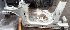 Порог со стойкой левый BMW X1