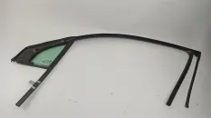 Стекло двери передней правой (форточка) Cadillac XT6