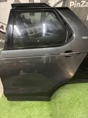 Задняя левая дверь Land Rover Discovery 5